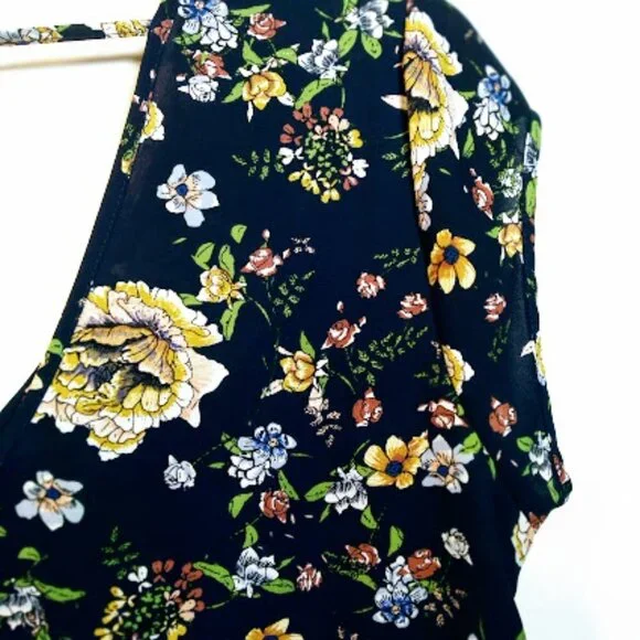 HALOGEN Navy with Floral Print Double V-Neck Top with Cap Sleeves: Size: S - Picture 5 of 13